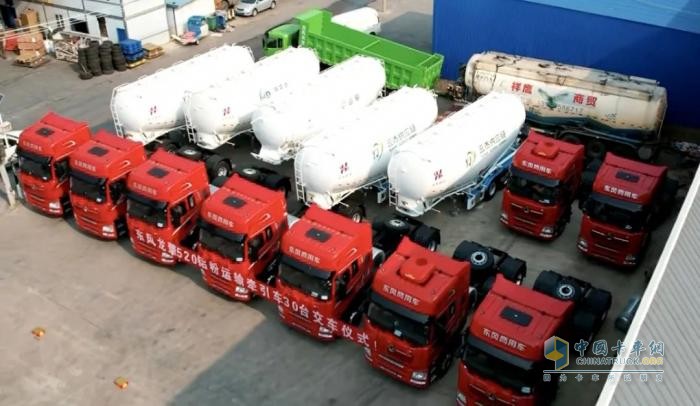 東風(fēng)商用車(chē)：30輛定制燃氣牽引車(chē)交付文山鋁粉運輸大客戶(hù)
