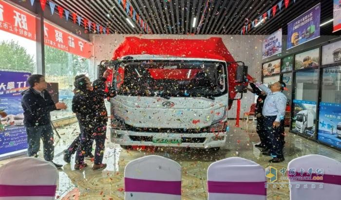 上汽躍進(jìn)大拿T1實(shí)力登陸長(cháng)治  以全能品質(zhì)引領(lǐng)新能源物流新風(fēng)向