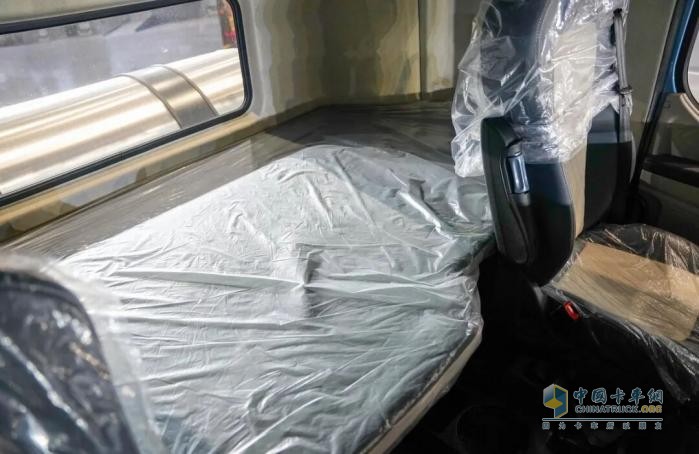 乘龍H7 Pro 6x2載貨車(chē)：當“貨運能手”遇上隱形坑，輕松操控，一路省心無(wú)負擔！