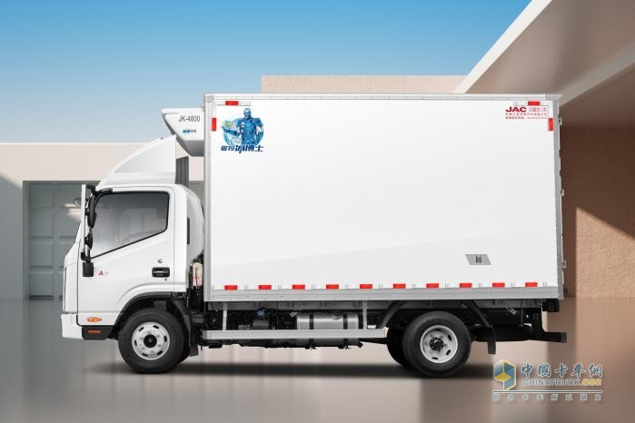 “鮮”鋒實(shí)力，駿鈴A7冷藏車(chē)穩運必達！