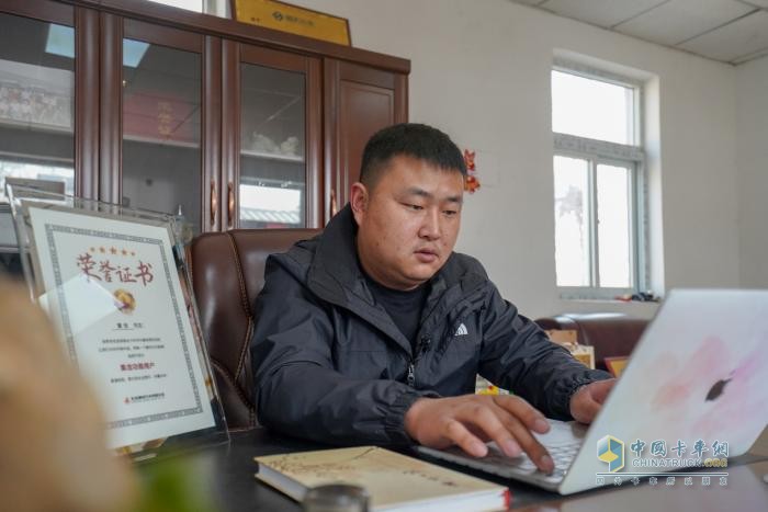 200萬(wàn)公里有多遠？對董總來(lái)說(shuō)，是他和乘龍的6年