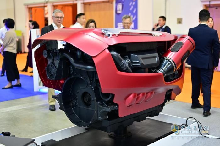 配套高端游艇、公務(wù)船、客船 這款濰柴高端動(dòng)力驚艷亞太海事展