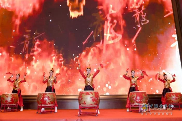 慶祝首季“雙萬(wàn)輛”，解放四月“送厚禮”