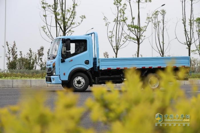 想花5萬(wàn)左右買(mǎi)輛超值卡車(chē)？東風(fēng)多利卡任吾行，省錢(qián)又省心！