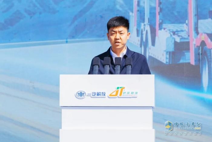200臺悍V中置軸轎運車(chē)交車(chē)！一汽解放與轎鐵物流戰略合作簽約儀式成功舉行