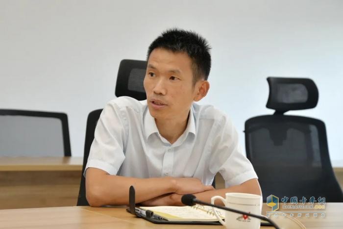 營(yíng)銷(xiāo)事業(yè)部舉行“東風(fēng)陽(yáng)光創(chuàng  )新服務(wù)工作室”導師帶徒簽約儀式