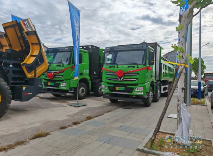 輝映東陽(yáng)！徐工新能源渣土車(chē)再掀零碳浪潮