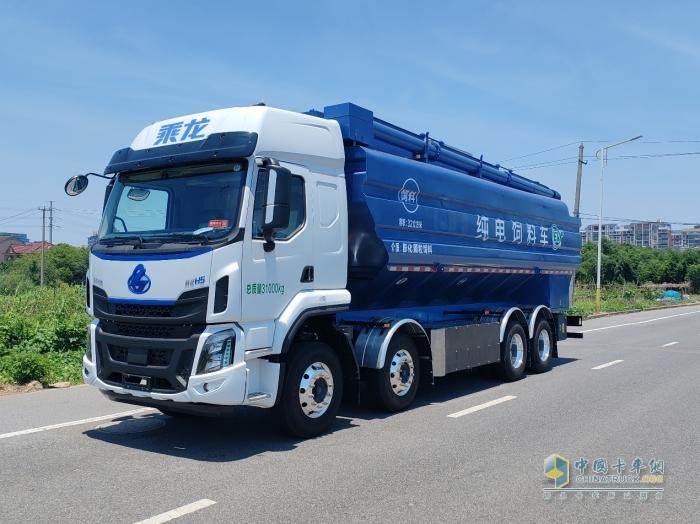 乘龍H5電動(dòng)飼料車(chē)：省錢(qián)高效，助您“糧草”無(wú)憂(yōu)