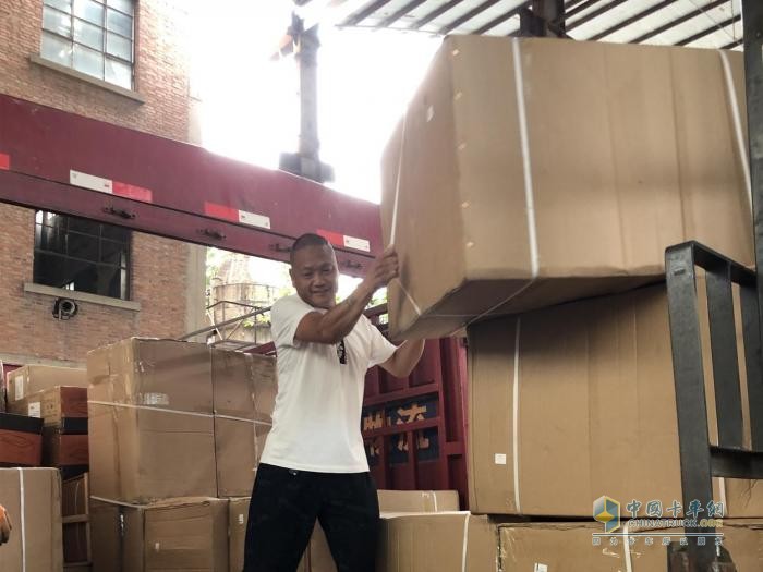 江淮1卡帥鈴“專(zhuān)業(yè)戶(hù)” 不光自己買(mǎi) 還推薦朋友買(mǎi)了10幾臺