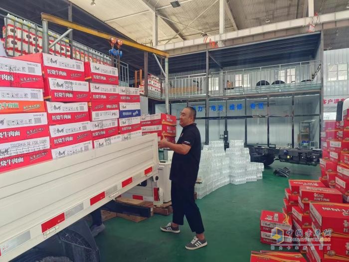 送物資進(jìn)災區，福田奧鈴全面開(kāi)啟救援行動(dòng)