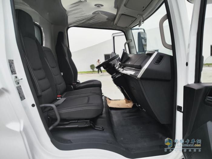 比亞迪混動(dòng)輕卡T5DM分分鐘實(shí)現用戶(hù)賺錢(qián)之旅