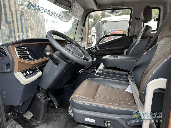 重載運輸專(zhuān)屬中卡 福田圣龍ES5 Pro運輸車(chē)“六大超能”硬核出圈