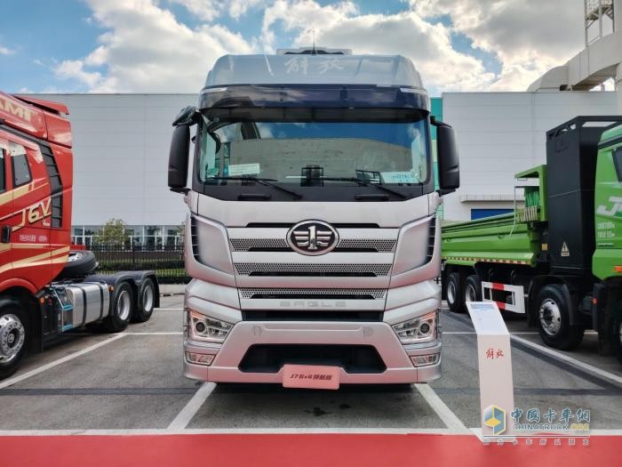 冬日暖陽(yáng)興正濃，與解放J7燃氣車(chē)與你共赴好新程