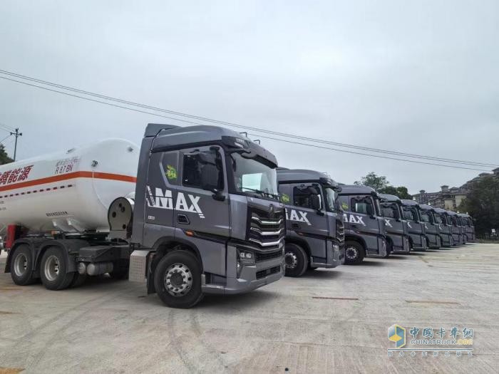 一次性采購二十臺豪沃 MAX 燃氣車(chē)！干的就是?；愤\輸！