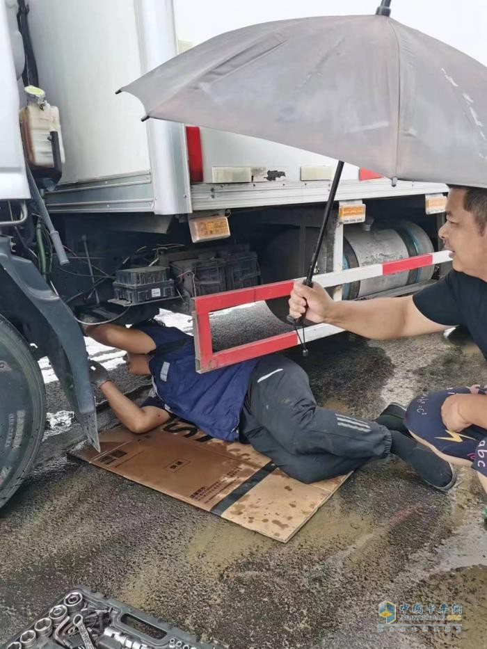 送物資進(jìn)災區，福田奧鈴全面開(kāi)啟救援行動(dòng)