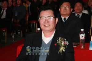 北京汽車(chē)工業(yè)控股有限責任公司黨委常委、董事張東升