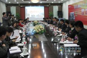 解放J6奧威6DM(11L)系列重卡全國投放儀式媒體見(jiàn)面會(huì )