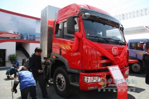 2010北京車(chē)展一汽解放J5P天然氣牽引車(chē)