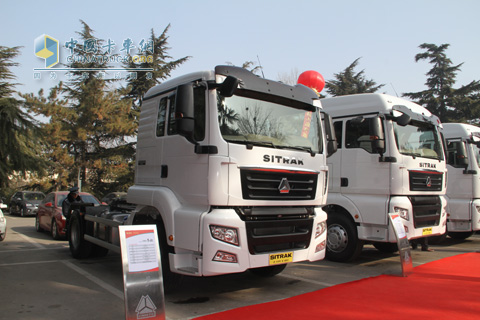 中國重汽 SITRAK C7H 360馬力 6*4 牽引車(chē)