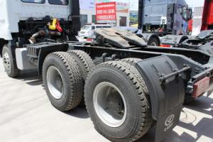 華菱重卡 410馬力 6X4 LNG 國五牽引車(chē)(HN4250NGX38C9M5)