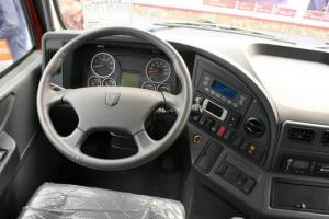 聯(lián)合卡車(chē) V340重卡 2015款 340馬力 6X2 LNG 國五 牽引車(chē)(SQR4252N6ZT2-3)