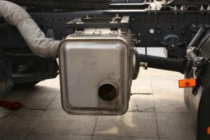 聯(lián)合卡車(chē) V340重卡 2015款 340馬力 6X2 LNG 國五 牽引車(chē)(SQR4252N6ZT2-3)