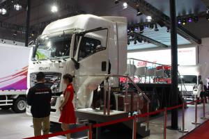 慶鈴 五十鈴巨咖 420馬力 4X2 國五 牽引車(chē)(QL4180W1KDR)