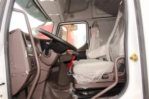 東風(fēng)柳汽 乘龍T7重卡 550馬力 6X4 國五長(cháng)頭牽引車(chē)(16擋)(LZ4251T7DB)