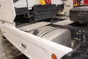 東風(fēng)柳汽 乘龍T7重卡 550馬力 6X4 國五長(cháng)頭牽引車(chē)(16擋)(LZ4251T7DB)