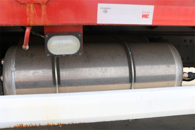 一汽解放 J6L中卡 2018款 質(zhì)惠版 180馬力 4X2 6.75米 國五欄板載貨車(chē)(CA1180P62K1L4E5)