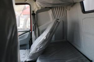 一汽解放 J6M重卡 280馬力 6X2 9.5米 京五廂式載貨車(chē)(CA5250XXYP63K1L6T3E5)