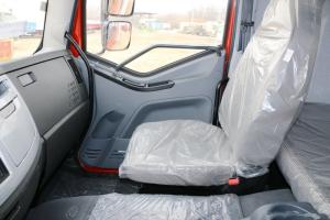 一汽解放 J6M重卡 280馬力 6X2 9.35米 京五廂式載貨車(chē)(CA5250XXYP63K1L6T3E5)