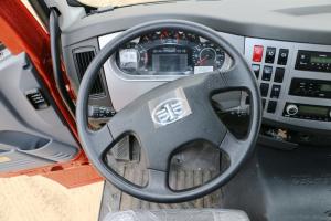 一汽解放 J6M重卡 280馬力 6X2 9.35米 京五廂式載貨車(chē)(CA5250XXYP63K1L6T3E5)