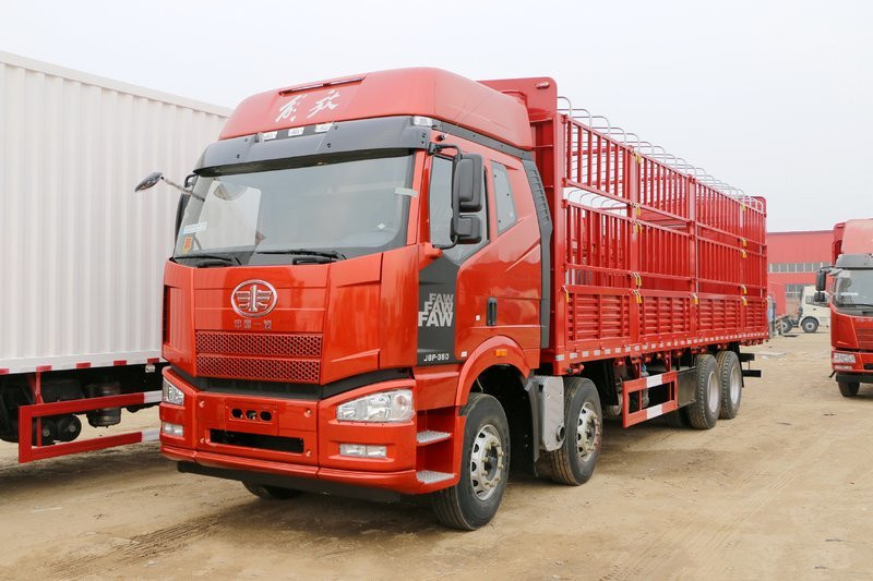 一汽解放 J6P重卡 420馬力 8X4 9.5米 國五倉柵式載貨車(chē)(CA5310CCYP66K2L7T4E5)