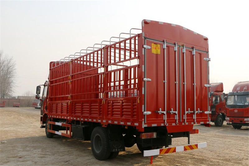 一汽解放 J6L中卡 質(zhì)惠版 180馬力 4X2 6.8米 國五倉柵式載貨車(chē)(CA5160CCYP62K1L4E5)