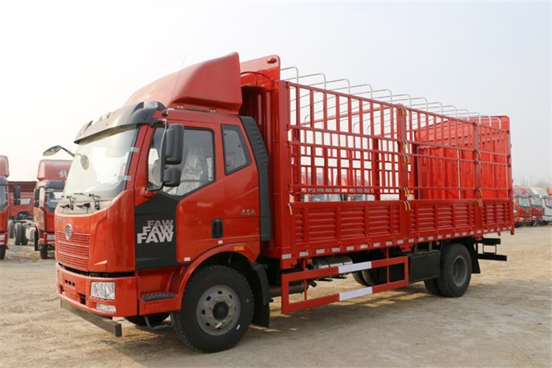 一汽解放 J6L中卡 質(zhì)惠版 180馬力 4X2 6.8米 國五倉柵式載貨車(chē)(CA5160CCYP62K1L4E5)