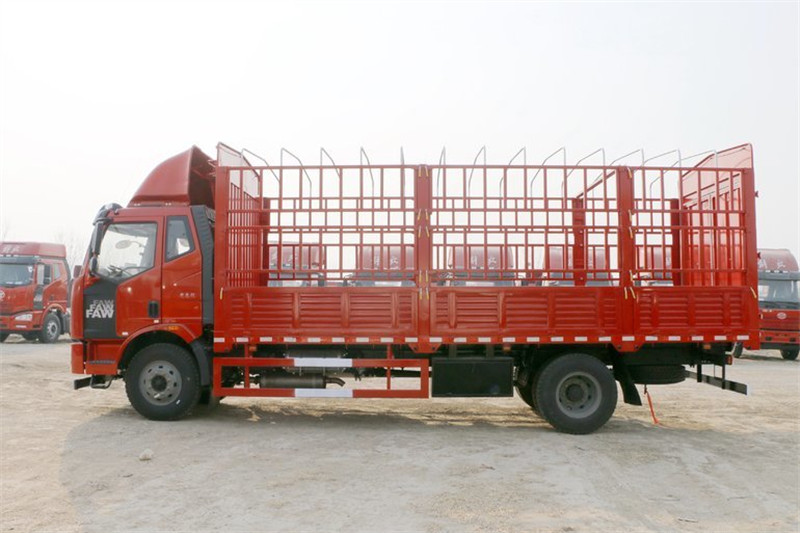 一汽解放 J6L中卡 質(zhì)惠版 180馬力 4X2 6.8米 國五倉柵式載貨車(chē)(CA5160CCYP62K1L4E5)