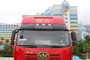 一汽解放 新J6P重卡 領(lǐng)航版 460馬力 6X2R 9.65米 國五中置軸載貨車(chē)(CA5250XXYP66K24L6T2E5)
