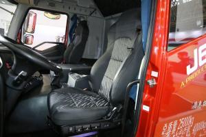 一汽解放 新J6P重卡 質(zhì)惠版2.0 440馬力 6X4 國六LNG牽引車(chē)(CA4250P66M25T1E6)