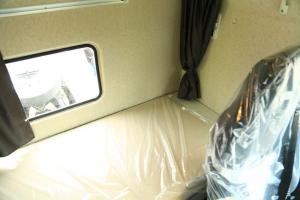 一汽解放 J7重卡 基本型 550馬力 6X4 國五牽引車(chē)(嫩芽綠)(CA4250P77K25T1E5)
