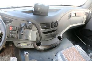 一汽解放 新J6P重卡 榮耀版 550馬力 6X4 國五牽引車(chē)(CA4250P66K25T1A1E5)