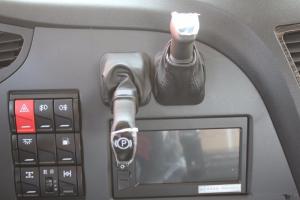 一汽解放 新J6P重卡 領(lǐng)航版 北方款 550馬力 6X4 國五牽引車(chē)(CA4250P66K25T1A2E5)