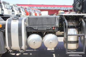 一汽解放 新J6P重卡 領(lǐng)航版 北方款 550馬力 6X4 國五牽引車(chē)(CA4250P66K25T1A2E5)