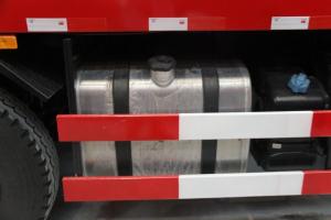 一汽解放 J6M重卡 320馬力 8X4 6.8米 國五自卸車(chē)(CA3310P63K1L1T4E5)