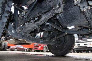 東風(fēng)商用車(chē) 天龍重卡 220馬力 4X2 9.6米 國五廂式載貨車(chē)底盤(pán)(DFH5180XXYB1)