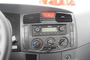 東風(fēng) 福瑞卡F11 156馬力 3.8米 國五 排半欄板輕卡載貨車(chē)(朝柴)(EQ1041L8BD2)