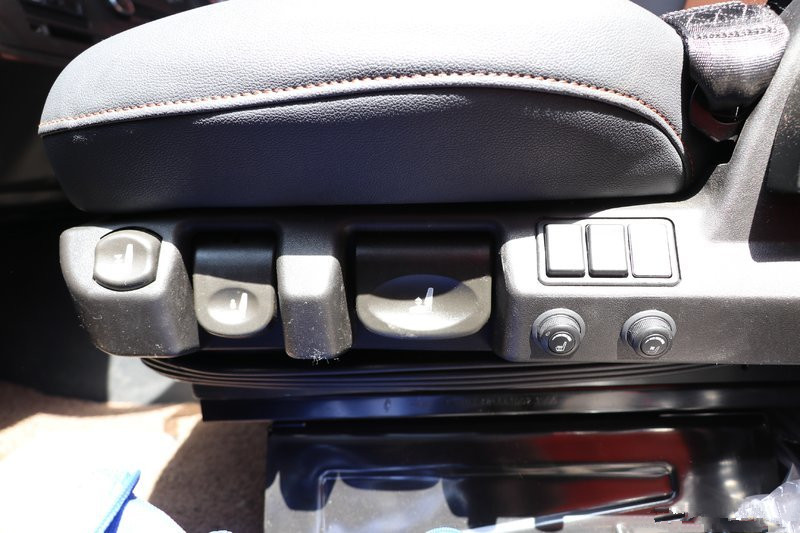 一汽解放 新J6P重卡 領(lǐng)航版2.0 北方款 460馬力 6X4 國六 牽引車(chē)(CA4250P66K25T1E6)