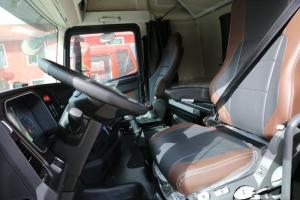 一汽解放 J7重卡 四季款 550馬力 6X4 國五 牽引車(chē)(12擋)(CA4250P77K25T1E5)