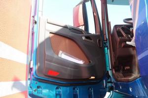 一汽解放 J7重卡 550馬力 6X4 國五 牽引車(chē)(海天藍)(CA4250P77K25T1E5)