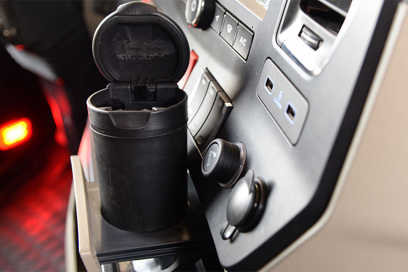 大運重卡 N9H 550馬力 6×4 國六 牽引車(chē)（CGC4250D6FCCH）